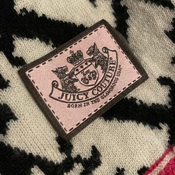 Juicy Couture
Black White. and Red Scarf/Wrap - Picture 4 of 4